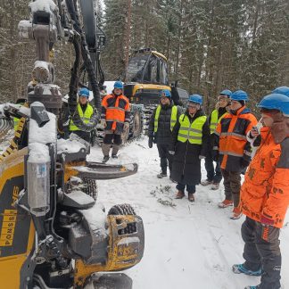 Tutustu koneelliseen puunkorjuuseen ja metsätalousyrittäjä koulutukseen 22.1.2026 klo 8.30–14.30 Kuru