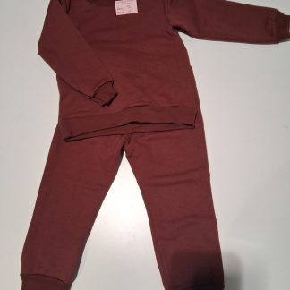 Lasten tummanpunainen collegeasu